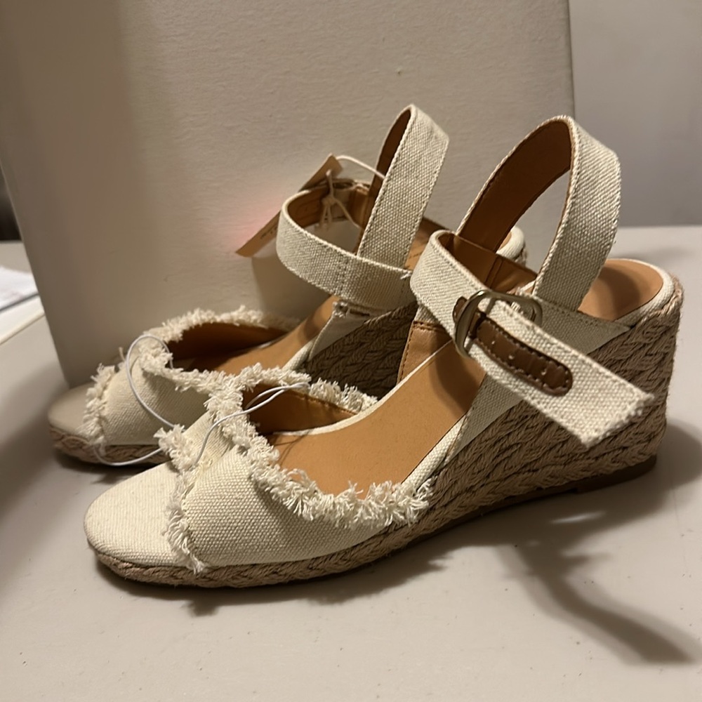 Tommy Bahamas women’s sandals size 7.5 NWT